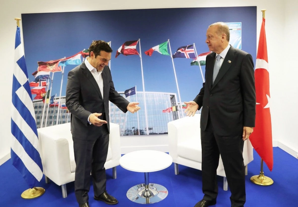 Είναι αυτή εικόνα Πρωθυπουργού; – Αμήχανος ο Τσίπρας μπροστά στον «Σουλτάνο» – «Θερίζει» θύελλες η κυβέρνηση στις ελληνοτουρκικές σχέσεις